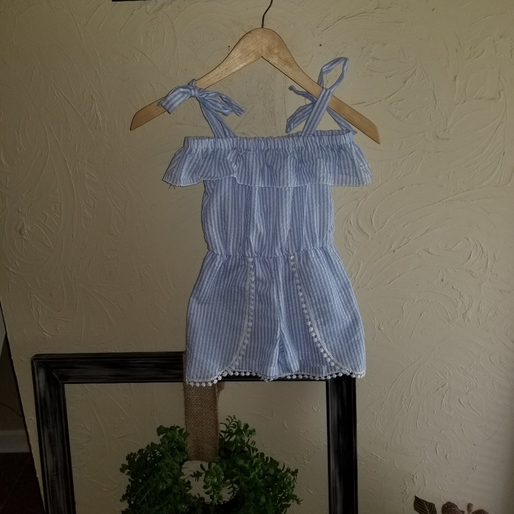 Girl's seersucker romper 🌸